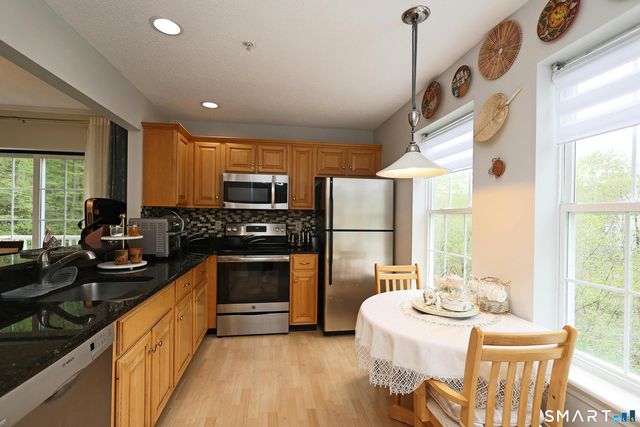 633 Danbury Road 22, Ridgefield, CT 06877