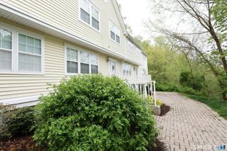 633 Danbury Road 22, Ridgefield, CT 06877