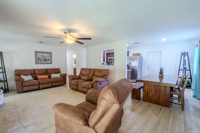 6239 HOPES FERRY ST, San Antonio, TX 78233