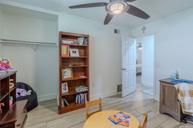 6239 HOPES FERRY ST, San Antonio, TX 78233