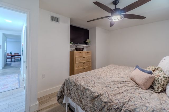 6239 HOPES FERRY ST, San Antonio, TX 78233