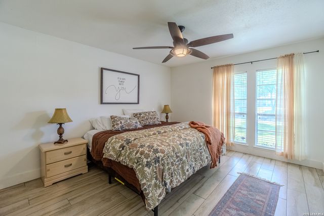 6239 HOPES FERRY ST, San Antonio, TX 78233