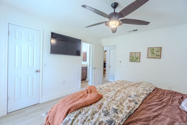 6239 HOPES FERRY ST, San Antonio, TX 78233