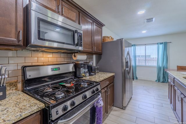 6239 HOPES FERRY ST, San Antonio, TX 78233