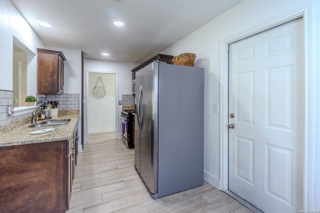 6239 HOPES FERRY ST, San Antonio, TX 78233