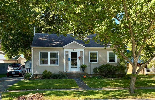 913 N Hickory Street, Owosso, MI 48867