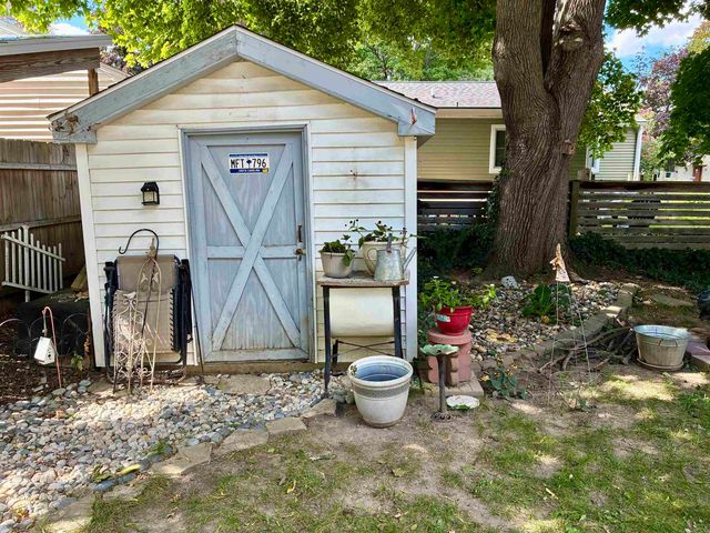 913 N Hickory Street, Owosso, MI 48867