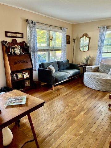 913 N Hickory Street, Owosso, MI 48867