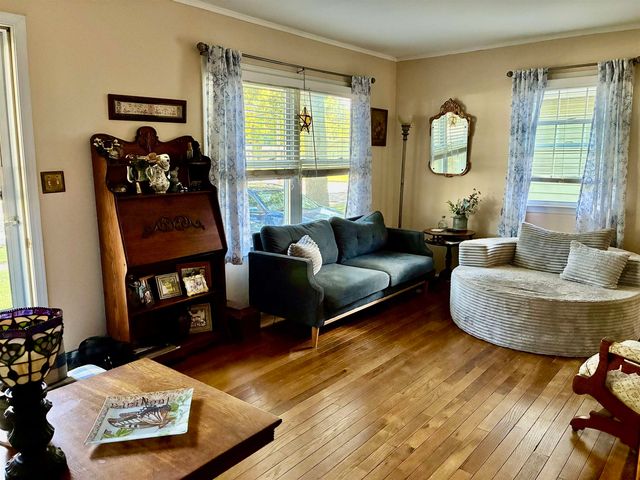 913 N Hickory Street, Owosso, MI 48867