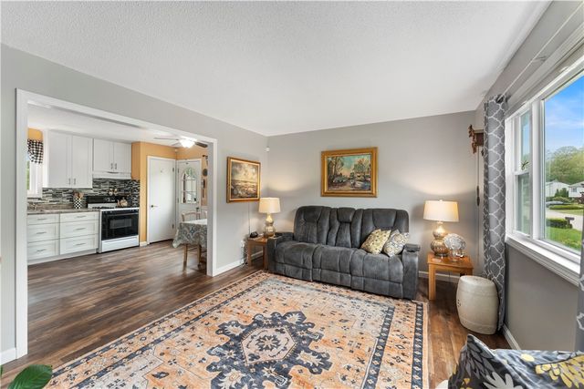 30 Saundra Drive, Westerly, RI 02891