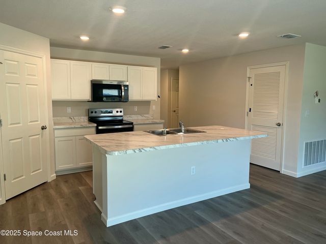 881 Hollahan Road SE, Palm Bay, FL 32909