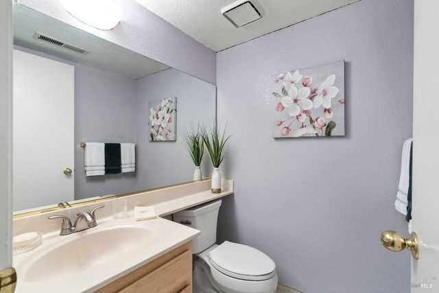 186 Red Hawk Rd, Novato, CA 94949