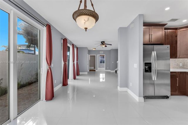 15601 SW 40th St 263, Miramar, FL 33027