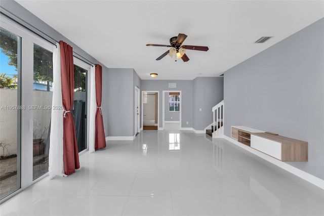 15601 SW 40th St 263, Miramar, FL 33027