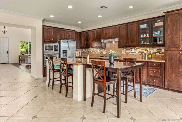 10562 Aspen Gln, Escondido, CA 92026