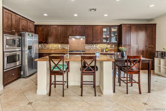 10562 Aspen Gln, Escondido, CA 92026