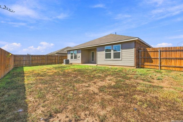 1449 Parkwood, Seguin, TX 78155