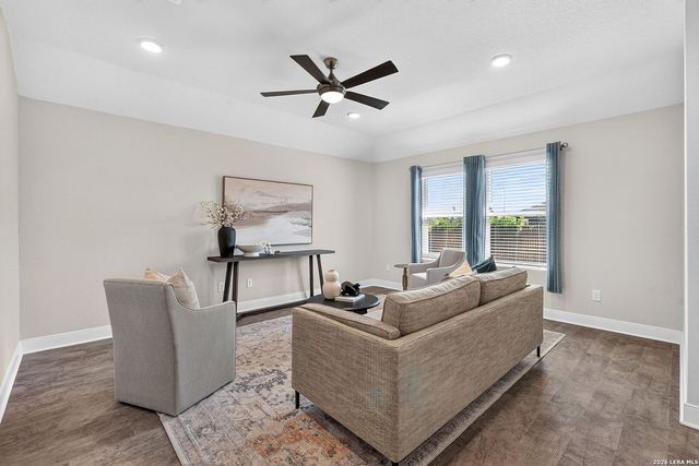 1449 Parkwood, Seguin, TX 78155