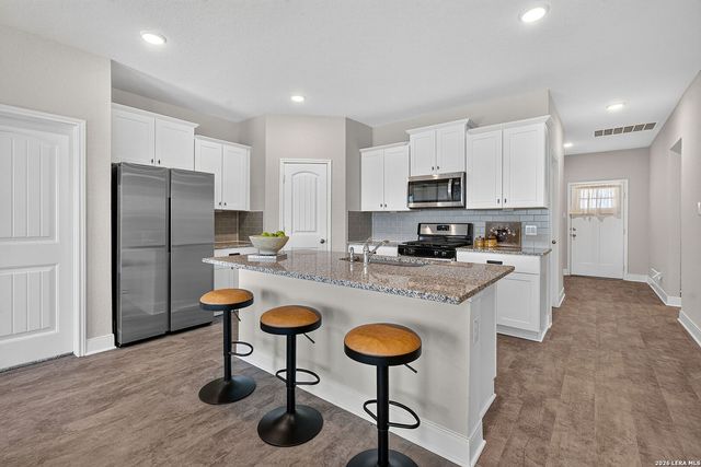 1449 Parkwood, Seguin, TX 78155