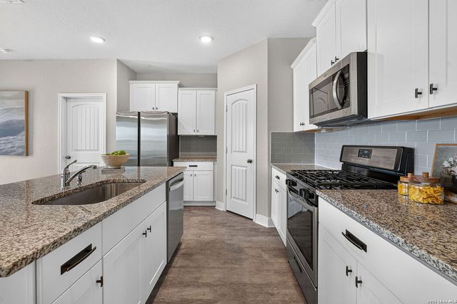 1449 Parkwood, Seguin, TX 78155