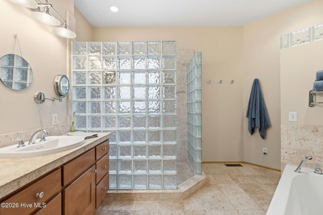 1423 Whisperwood Court SE, Bolivia, NC 28422