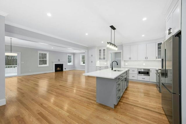 9 Gaskins Ln, Ayer, MA 01432