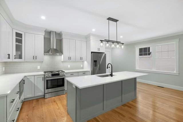 9 Gaskins Ln, Ayer, MA 01432