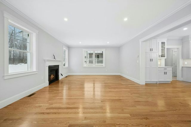 9 Gaskins Ln, Ayer, MA 01432