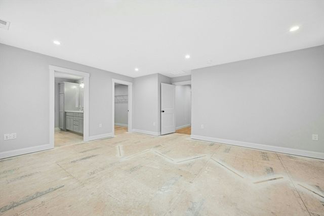 9 Gaskins Ln, Ayer, MA 01432