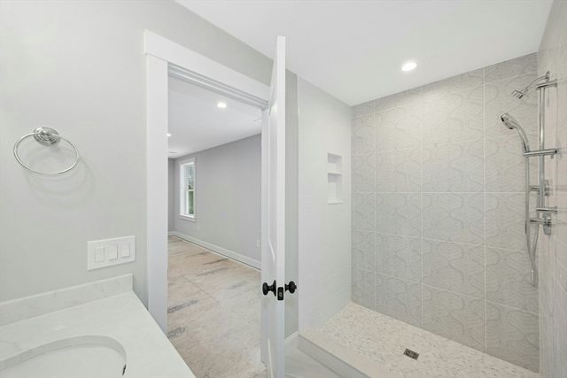 9 Gaskins Ln, Ayer, MA 01432