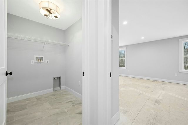 9 Gaskins Ln, Ayer, MA 01432