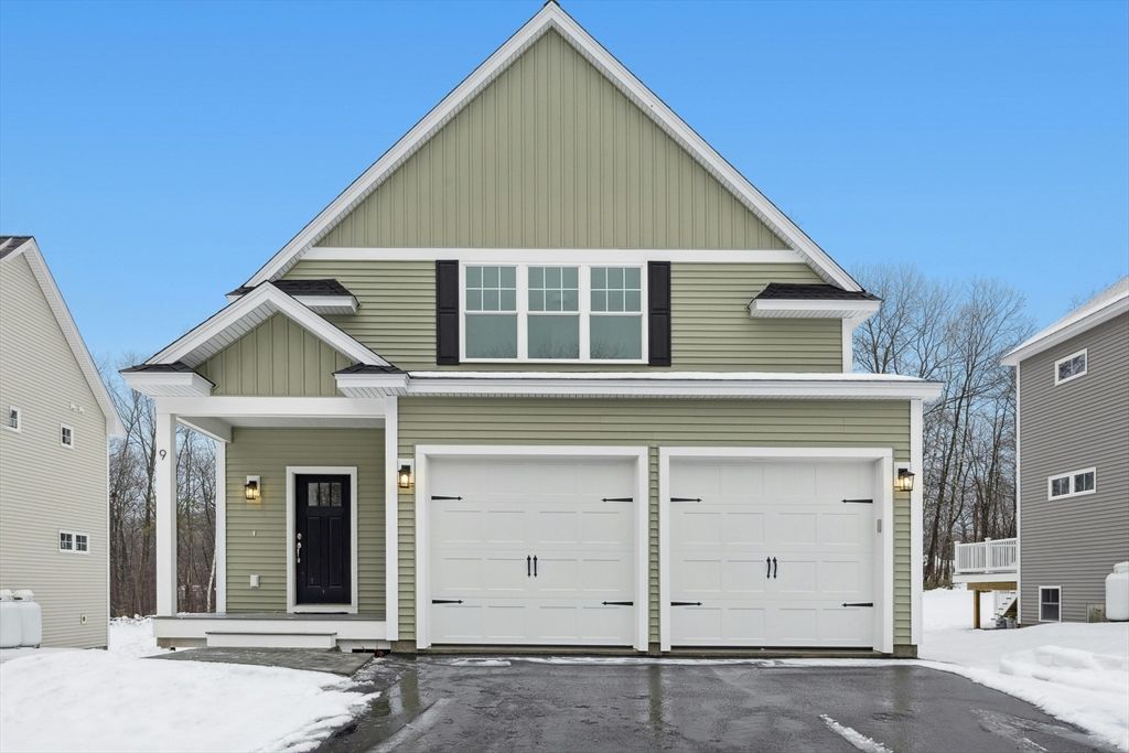 9 Gaskins Ln, Ayer, MA 01432