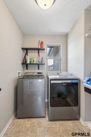 6022 S 193Rd Avenue, Omaha, NE 68135