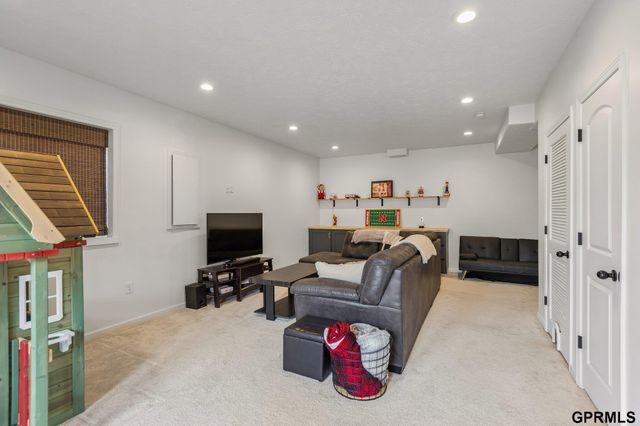 6022 S 193Rd Avenue, Omaha, NE 68135