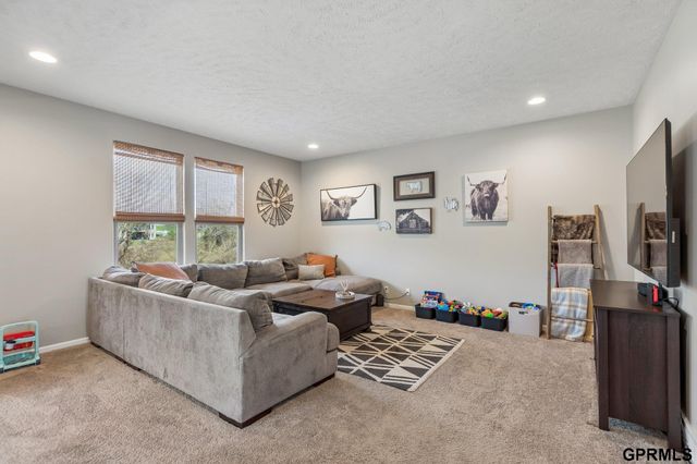 6022 S 193Rd Avenue, Omaha, NE 68135