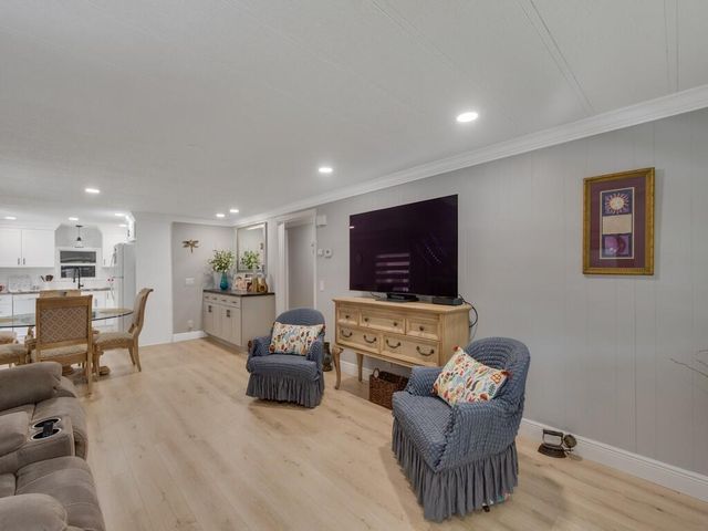 309 NE Pinelake Village Boulevard, Jensen Beach, FL 34957