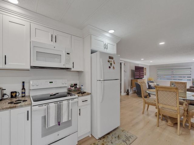 309 NE Pinelake Village Boulevard, Jensen Beach, FL 34957