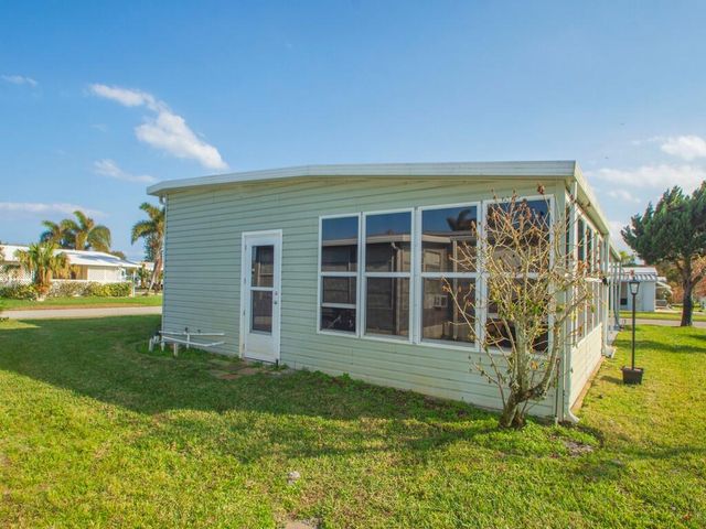 309 NE Pinelake Village Boulevard, Jensen Beach, FL 34957