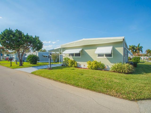 309 NE Pinelake Village Boulevard, Jensen Beach, FL 34957