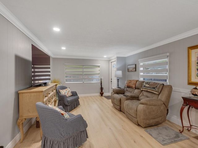 309 NE Pinelake Village Boulevard, Jensen Beach, FL 34957