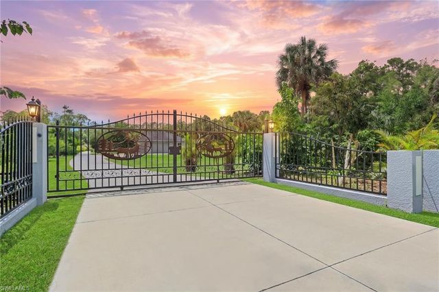 333 5th ST SW, Naples, FL 34117