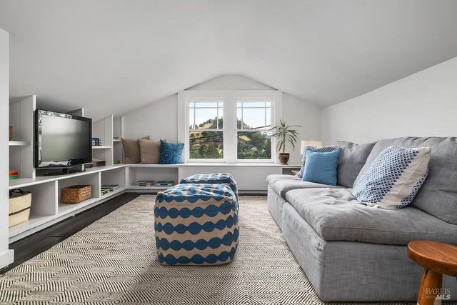 54 Hillside Ave, San Anselmo, CA 94960