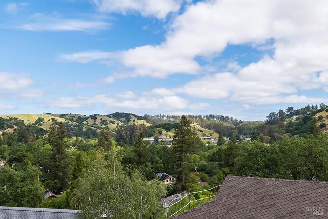 54 Hillside Ave, San Anselmo, CA 94960