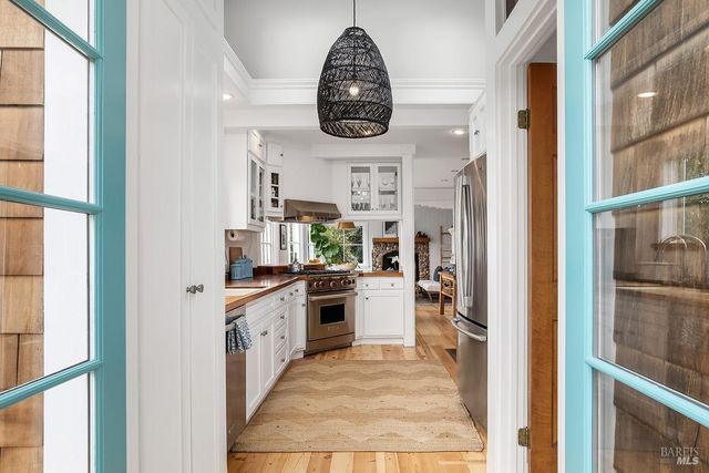 54 Hillside Ave, San Anselmo, CA 94960