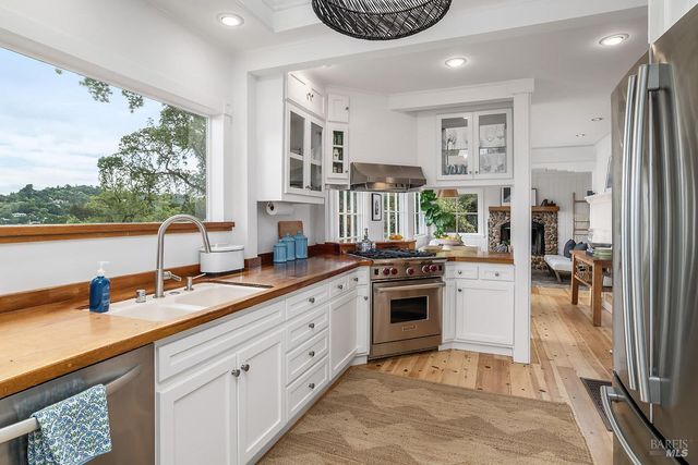 54 Hillside Ave, San Anselmo, CA 94960