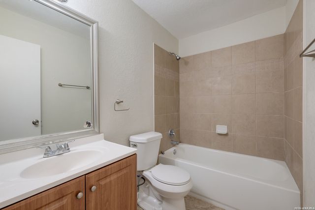 5214 MEADOW RISE ST, San Antonio, TX 78250
