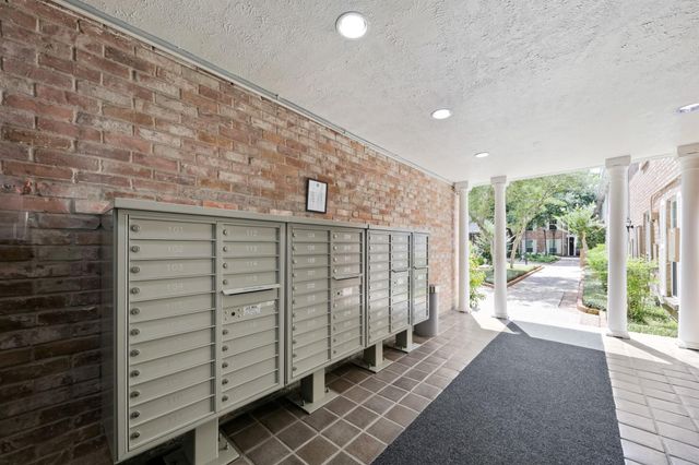 361 N Post Oak Lane 231, Houston, TX 77024