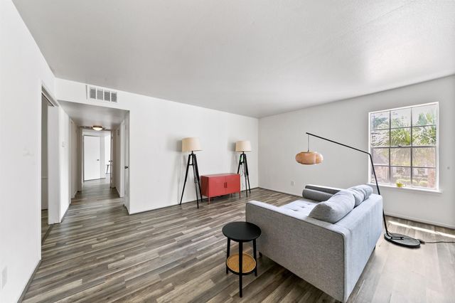 361 N Post Oak Lane 231, Houston, TX 77024