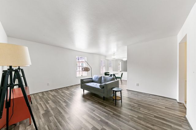 361 N Post Oak Lane 231, Houston, TX 77024