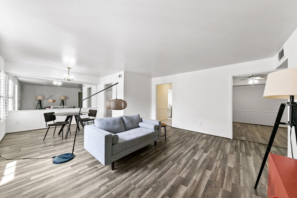 361 N Post Oak Lane 231, Houston, TX 77024